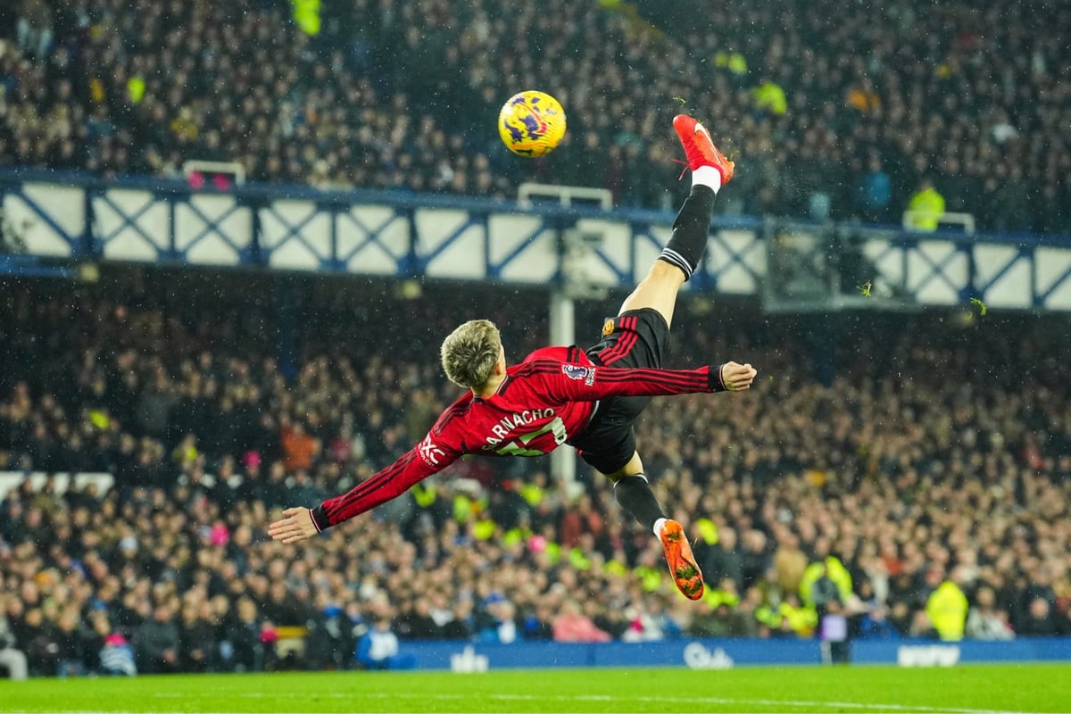 bicycle kick goal by Alejandro Garnacho