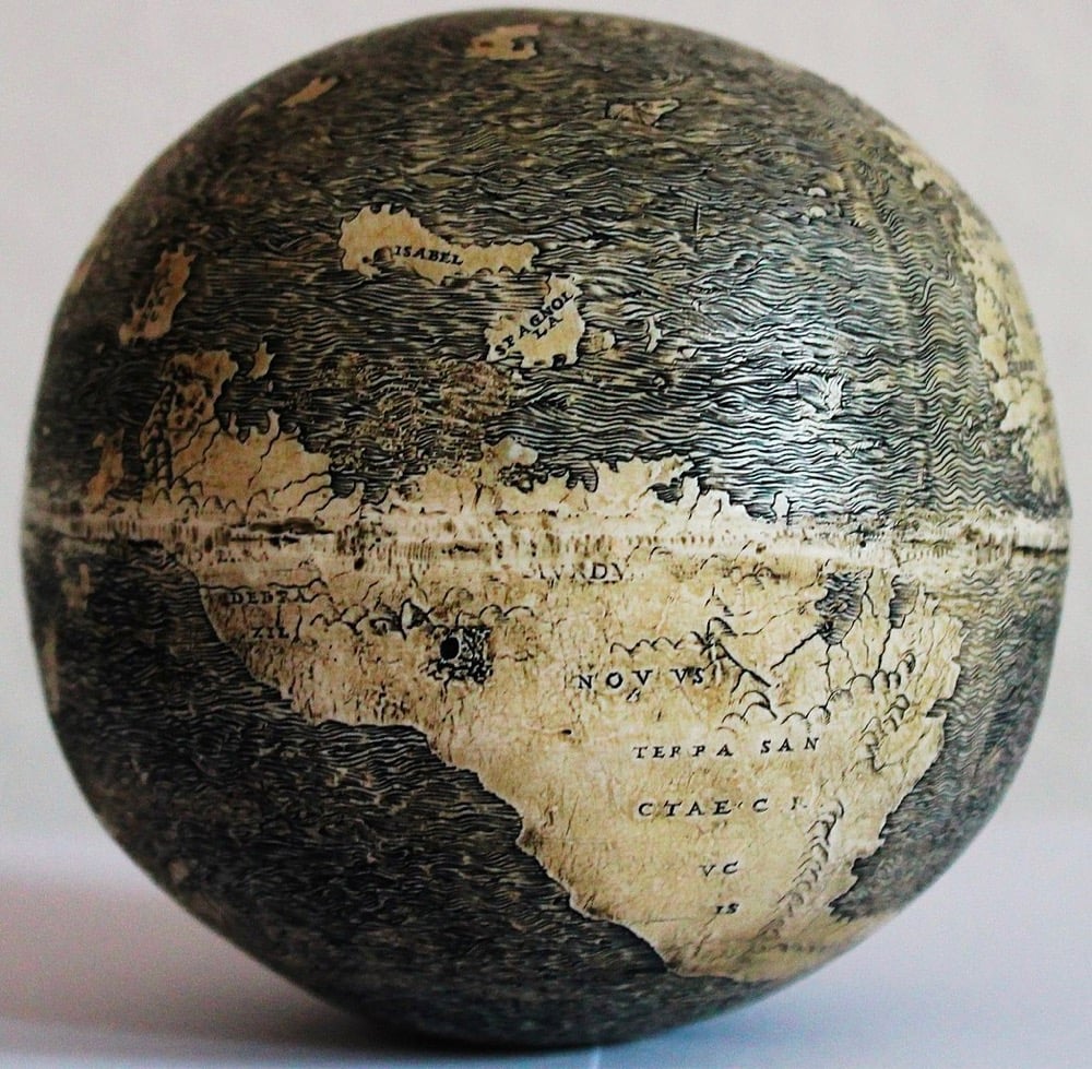 Leonardo Globe