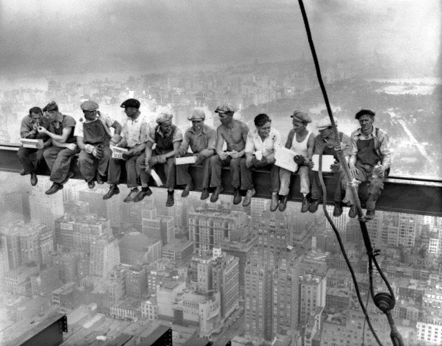 Lunch atop a Skyscraper