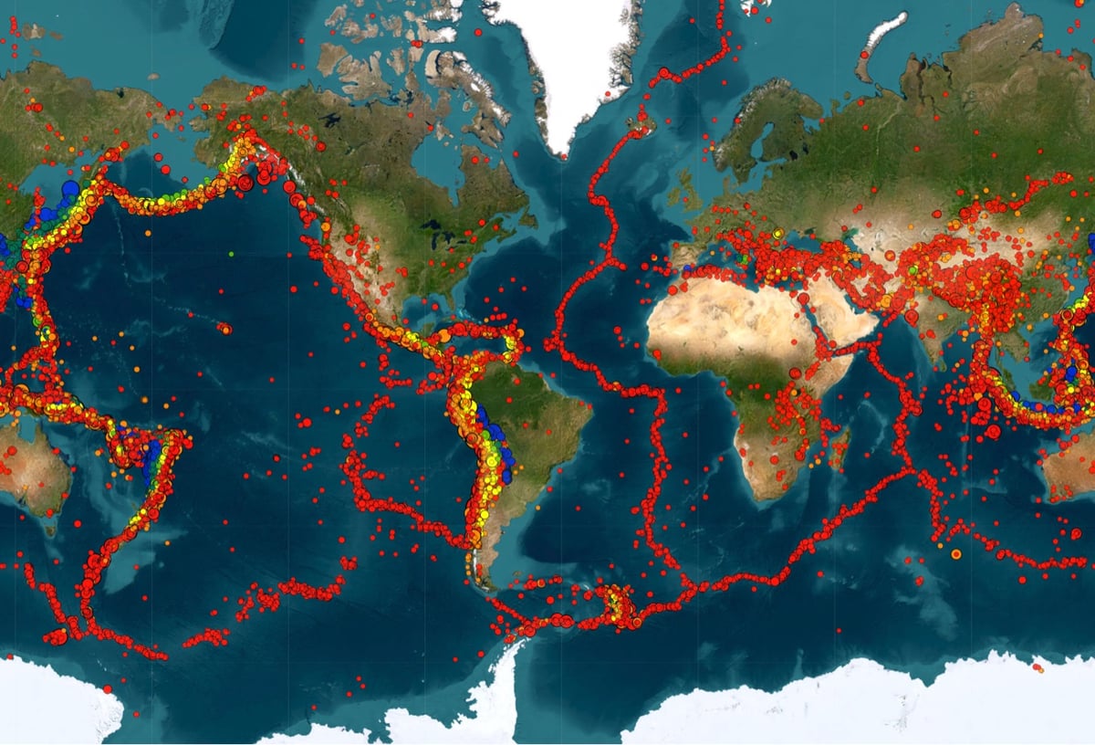 a world map of significant seismic activity over the last 44 years